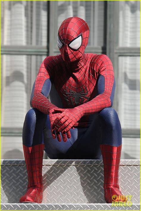 As many other young men who are the same age as him, peter is trying his best to find out who he is and how he had become man as now. Andrew Garfield Plays with Kids on 'Amazing Spider-Man 2 ...