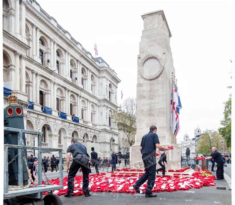 Remembrance Sunday 2015 At The London Cenotaph In Photos Interactive