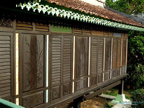 Kaedah ini digunakan untuk mengubat penyakit seperti demam kuning, sakit kepala dan campak. Rumah Warisan Hashim Tahar Kampung Padang Sebang: UKIRAN