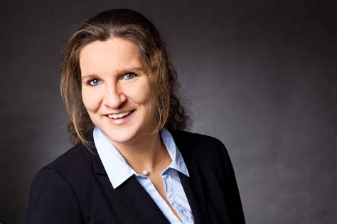 Decker appears in 7 issues. Notare Dr. Philipp Glagowski und Iwone Peikert in ...