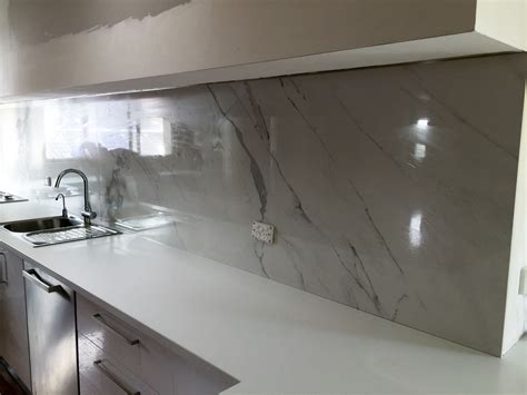 When it comes to protect the amazing decor of your kitchen, you need the advanced kitchen splsahbacks offered at best market price by the uk kitchen specialty stores available online. Kitchen Splashback Large Tile - SEQ tiling and cladding