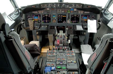 Anche se io non cercavo quello ma bensi altre provviste da mettere nel mio zaino. Varietà Cabina Di Pilotaggio Aereo - Cabina It