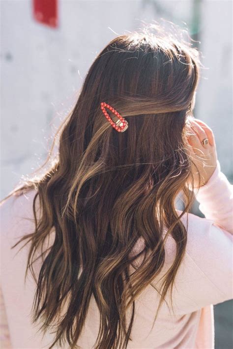 6 Ways To Wear Retro Hair Clips To Vogue Or Bust Retro Hairstyles
