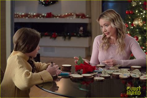 Katrina Bowden Give Christopher Russell The Gift Of Color In Hallmark S The Most Colorful Time