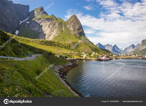 Reine Harbor Lofoten Islands Norway — Stock Photo © Tomaszmusiol 250568926