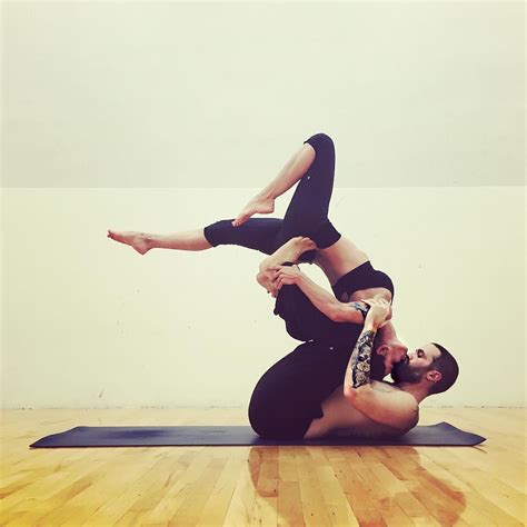 61 amazing couples yoga poses that will motivate you today trimmedandtoned