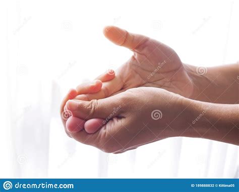 Asian Women With Finger Pain Hand Pain And Numbness Stock Photo