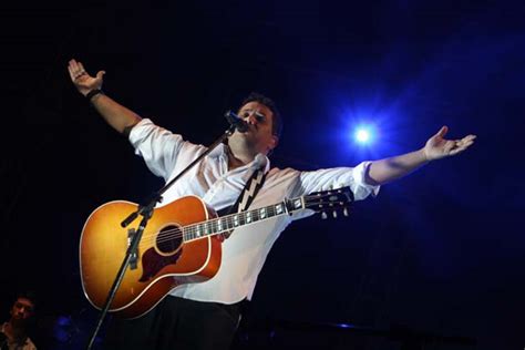 Usted puede descargar musica de fernandinho down mp3! Cantor Gospel Fernandinho - Letras e Cifras | Música - Cultura Mix