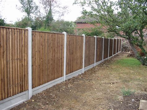 Fences are either open, to use as a trellis for roses or other plants, or they are closed to serve as a wind, sun or privacy screen. How to Install a Garden Fence | Pride Home Services