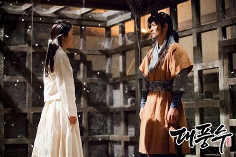The story set in the late goryeo dynasty in which a group of feng shui advisers to the government authorities help the hero lee sung gye become the first king of the joseon dynasty. The Great Seer - AsianWiki