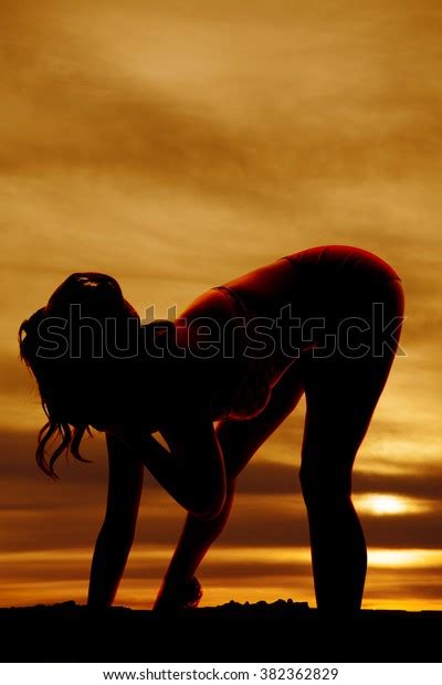 Silhouette Woman Bending Over Reaching Foto Stock Shutterstock