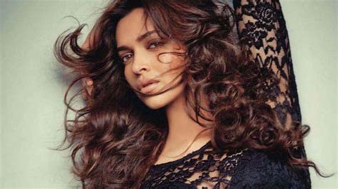 Deepika Padukone Voted World S Sexiest Woman In Online Poll India TV