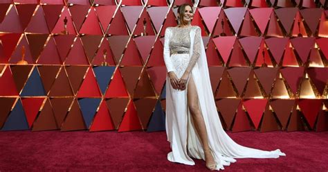 Chrissy Teigen Stays Sexy And Hilarious Fake Sleeps Though Oscars And