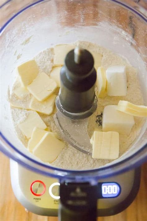 Use an adjustable silicone pie. The BEST Pie Crust Recipe | Brown Eyed Baker | Bloglovin'