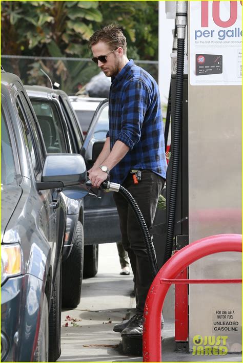 Ryan Gosling Looks Mighty Fine Pumping His Own Gas In La Photo 3079676 Ryan Gosling Photos