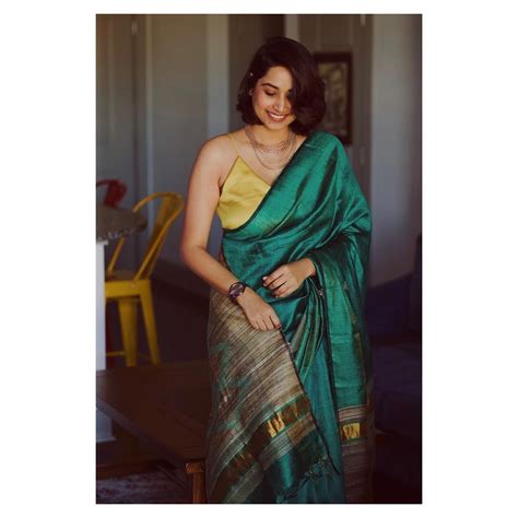 She Shows How To Put Together A Perfect Saree Look Saree Look Sexy