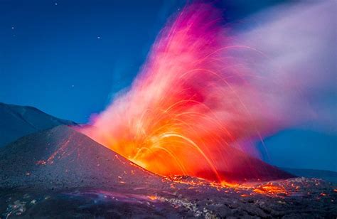 Beautiful Long Exposures Of An Erupting Volcano In Winter Negroni
