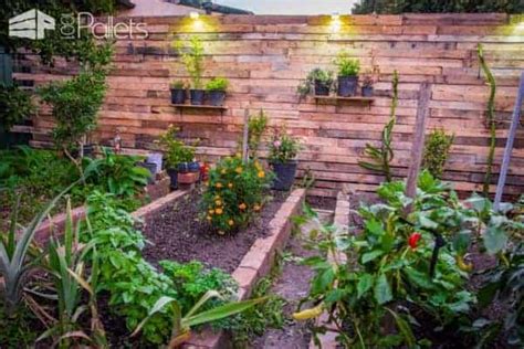 It is easy to install by simply pushing into the ground. Pallet Privacy Fence Creates Stylish Garden Area • 1001 ...