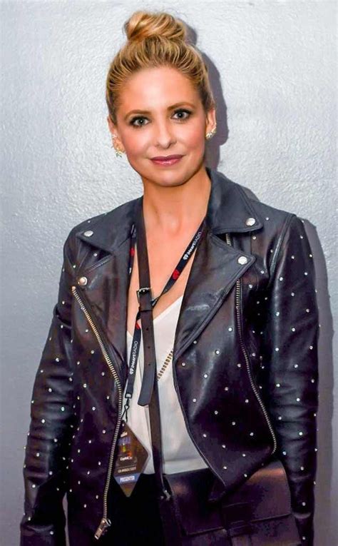Sarah Michelle Gellar Wears Gown She Wore To Emmys 19 Years Ago — E