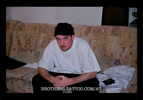 Kool savas gehört heute noch immer zu den bekanntesten und erfolgreichsten deutschsprachigen rappern und gründete 2002 das musiklabel optik records. Kool Savas Tattoo in Linz • Brothers Tattoo & Piercing