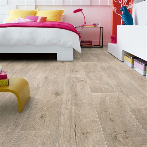 Bekannt ist diese bodengattung unter den begriffen vinyl, vinylboden oder vinyl bodenbelag. Scandic Wood Vinyl-Rollenware, Eiche hellgrau 67 | Vinyl ...