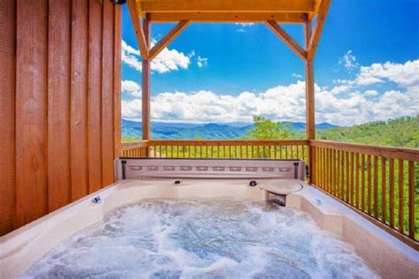 Misty Bluff Lodge · Amazing Mountain Views Front And Back Indoor Pool