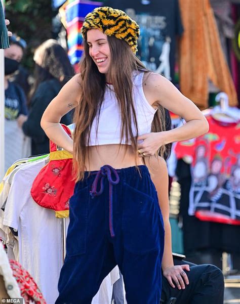 Scout Willis Flashes Her Abs In A White Crop Top As She And Sister Rumer Display Their Thrifty