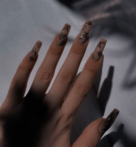 Pin By Venus On Aesthetic A Ls In Brown Acrylic Nails Cute