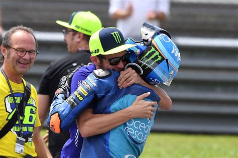 He stands around 1.84 meters tall. Moto2, a tutto Luca Marini: "tanta ignoranza non fa bene ...