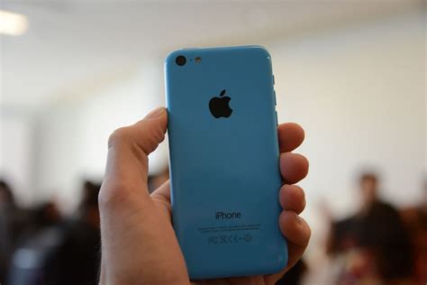 Apple Iphone 5c Hands On The New Insanely Colorful Cheaper Iphone The Verge