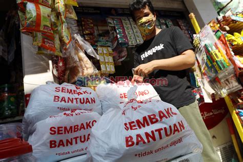 Foto Peduli Sesama Warung Mitra Bukalapak Salurkan 10 Ribu Paket Sembako