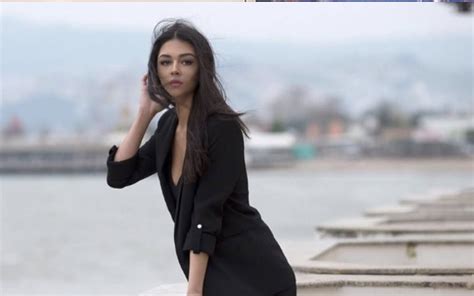 7,690 likes · 69 talking about this. Ela Yörüklü kaç yaşında Arka Sokaklar'ın Ezgi'si kimdir ...