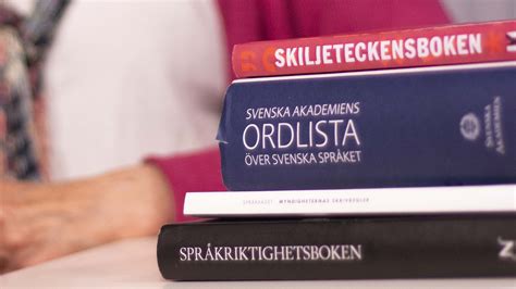 Svenska skrivregler är det allmänna rättesnöret i sverige för skrivtekniska frågor och ett oumbärligt hjälpmedel för. Litteratur och länkar - Skrivregler | Moderskeppet Foto