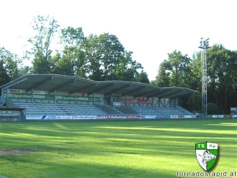 Ein verheerender tornado hat am donnerstag im südosten tschechiens eine spur der verwüstung hinterlassen. Waldstadion - Stadion in Puch