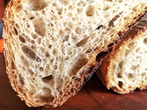 Inoltre, solo ed esclusivamente prendendosi il tempo che serve, il risultato sarà ottimo perché il pane necessita dei. Pane fatto in casa croccante fuori morbido dentro