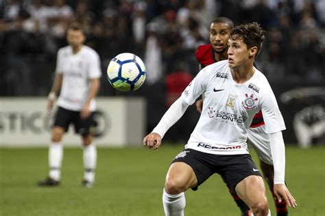 Watch replays, the latest news about the olympic sports. Mateus Vital durante o jogo contra a Sport, pelo Brasileirão