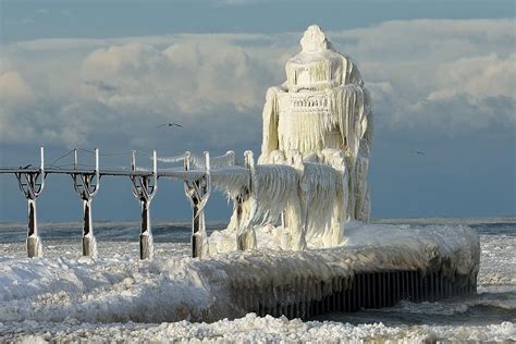 Extreme Weather Photos An Ice Storm Hits Lake Michigan Lighthouse