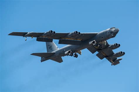 Watch B 52 Stratofortress Drops Its First Bombs On The Islamic State
