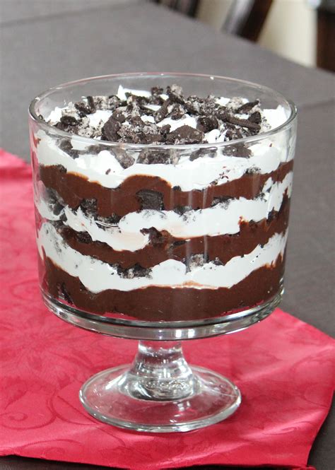 Layered oreo pudding dessert is an easy no bake dessert recipe made with oreo cookies, cream cheese and chocolate and vanilla pudding! Oreo Trifle Recipe | Trifle recipe, Oreo trifle, Dessert recipes