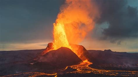 The Biggest Volcanic Eruptions Of All Time Mental Floss