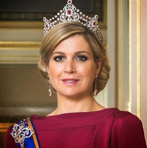 Carlos di borbone, battesimo da favola per il principino. monarchico: Maxima compie 44 anni