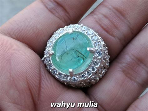 Supaya tidak salah dalam memilih cincin untuk tunangan, pada artikel kali ini kita akan membahas bagaimana tips memilih cincin yang tepat dan. Batu zamrud kolombia asli (kode:819) - Wahyu Mulia