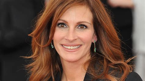 Julia Roberts Stuns In Leggy Striped Night Look