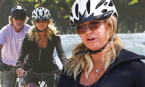 Goldie Hawn Looks Fit And Fabulous As She And Kurt Russell Enjoy Sunday