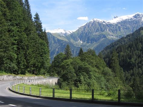 Have you ever wanted to visit klausenpass? Nach Passieren des Ortes Linthal beginnen die Serpentinen ...