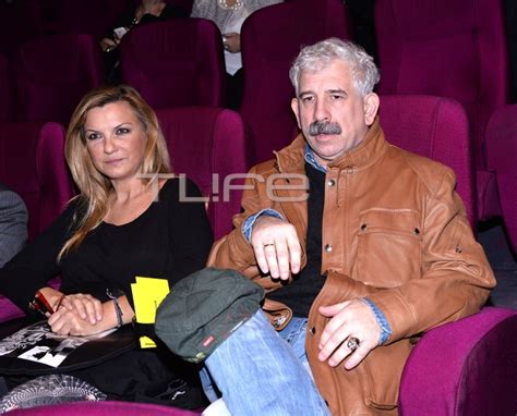 Η καταξιωμένη χορογράφος ελπίδα χαρακτηρίζεται από την αγάπη της για τον χορό, τις σπουδαίες συνεργασίες που διαμόρφωσαν τον καλλιτεχνικό χαρακτήρα της, τον θαυμασμό για τον σύζυγό της πέτρο φιλιππίδη. Πέτρος Φιλιππίδης: Δες τον με την σύζυγό του στο σινεμά