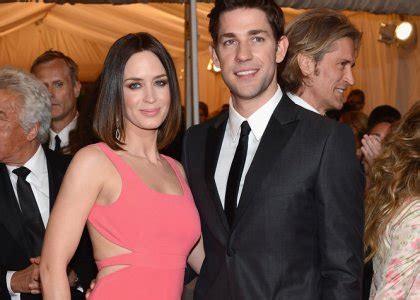 Emily olivia leah blunt is a british actress known for her roles in дьявол носит prada (2006) however, young emily blunt had a stammer, since she was a kid of 8. Hollywood Stars: Emily Blunt With Her Husband John ...