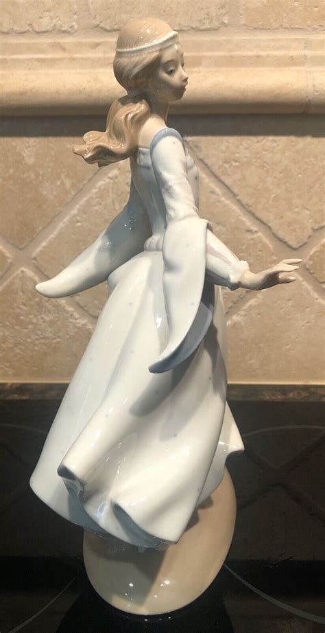 Lladro Figure 4828 Cinderellas Lost Slipper Retired Ebay