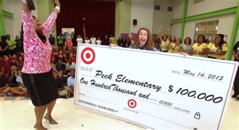 ‘ellen Ts Selfless Houston Teacher With Biggest Check In Shows