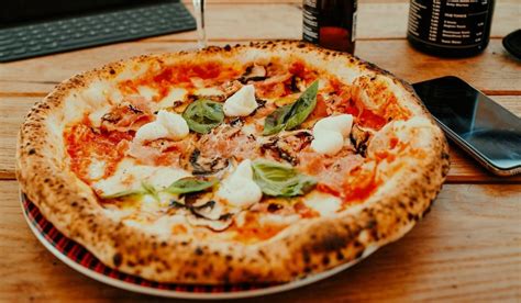 Ultimate Guide To Pizza In Italy The Italian On Tour Small Group
